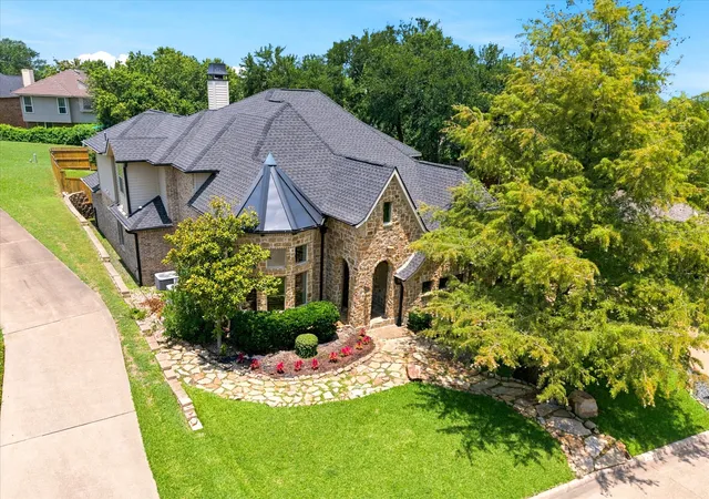 Photo 3 of Single family home for sale at 107 Sceptre Dr, Rockwall, TX 75032 | MLS# 21314046 | Listing updated on 2026-09-11