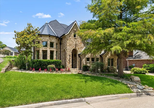 Photo 4 of Single family home for sale at 107 Sceptre Dr, Rockwall, TX 75032 | MLS# 21314046 | Listing updated on 2026-09-11