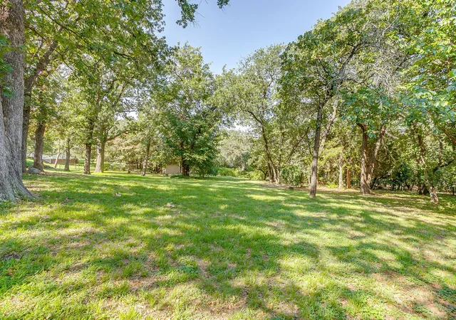 Photo 2 of Sale Pending at 1410 Mary Ct, Roanoke, TX 76262 | MLS# 21314210 | Listing updated on 2026-10-01