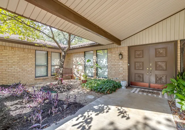 Photo 4 of Sale Pending at 1410 Mary Ct, Roanoke, TX 76262 | MLS# 21314210 | Listing updated on 2026-10-01