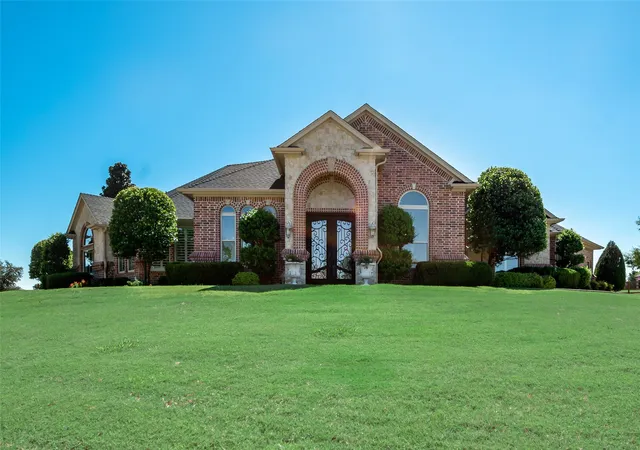 Photo 3 of Single family home for sale at 2012 Winthrop Hill Rd, Argyle, TX 76226 | MLS# 21287614 | Listing updated on 2026-09-28