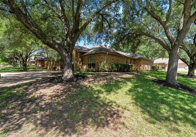 Photo 2 of Single family home for sale at 11001 Ridge Point Dr, Woodway, TX 76712 | MLS# 21314190 | Listing updated on 2026-09-13