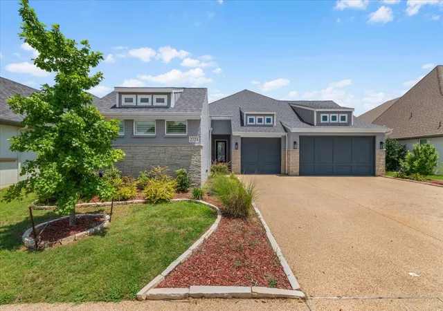 Photo 4 of Sale Pending at 2721 River Path Ct, Burleson, TX 76028 | MLS# 21314258 | Listing updated on 2026-10-04