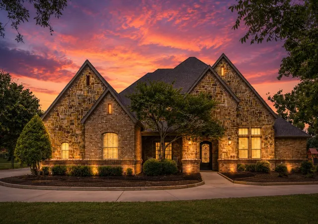 Photo 1 of Mansion for sale at 6101 Paper Shell Wy, Fort Worth, TX 76179 | MLS# 21312915 | Listing updated on 2026-09-26