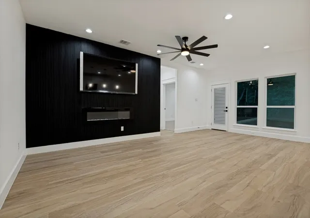 Photo 3 of Single family home for sale at 508 Dice St, Seagoville, TX 75159 | MLS# 21311922 | Listing updated on 2026-09-26