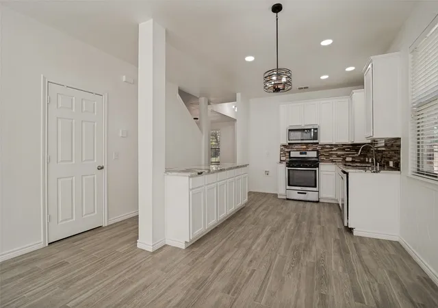 Photo 3 of Sale Pending at 1516 Cedar Grove Ct, Allen, TX 75002 | MLS# 21303122 | Listing updated on 2026-08-31