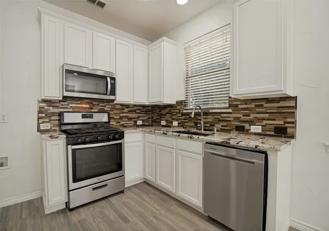 Photo 4 of Sale Pending at 1516 Cedar Grove Ct, Allen, TX 75002 | MLS# 21303122 | Listing updated on 2026-08-31