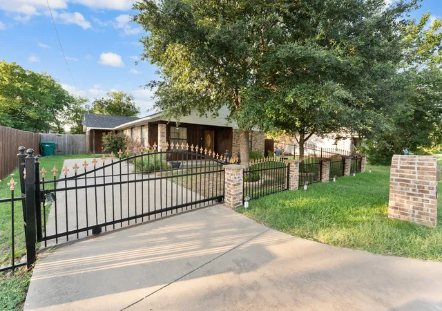 Photo 3 of Single family home for sale at 311 E 9th St, Ferris, TX 75125 | MLS# 21314112 | Listing updated on 2026-08-31