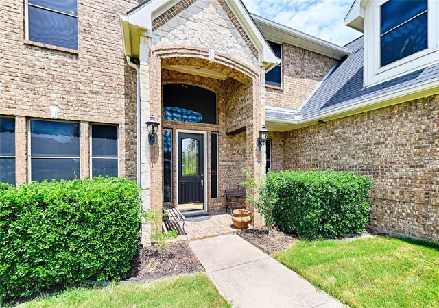 Photo 2 of Single family home for sale at 415 Breezeway Ct, Cedar Hill, TX 75104 | MLS# 21314515 | Listing updated on 2026-07-31