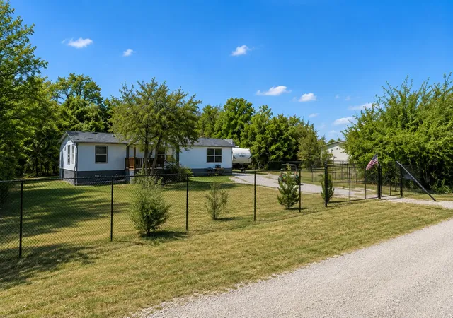 Photo 3 of Sale Pending at 4414 Appletree Ct, Granbury, TX 76048 | MLS# 21308651 | Listing updated on 2026-09-10