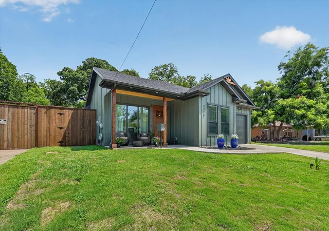 Photo 3 of Single family home for sale at 3210 Carpenter Ave, Dallas, TX 75215 | MLS# 21314596 | Listing updated on 2026-09-15