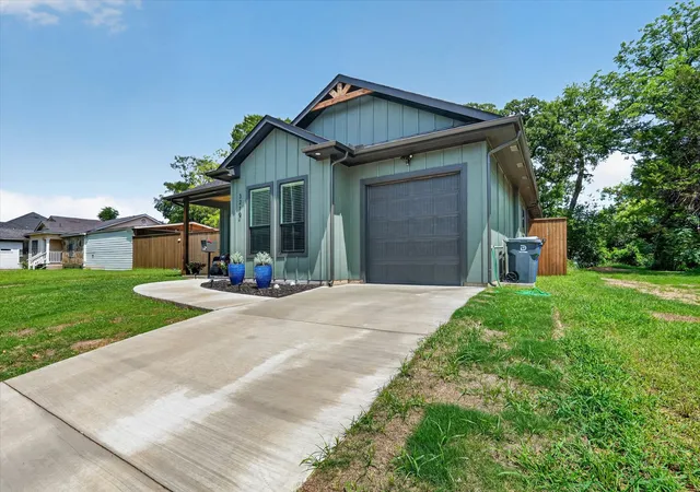 Photo 3 of Single family home for sale at 3210 Carpenter Ave, Dallas, TX 75215 | MLS# 21314596 | Listing updated on 2026-09-15