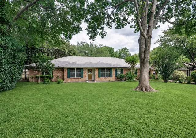 Photo 4 of Sale Pending at 5802 Pecan Grove Dr, Sachse, TX 75048 | MLS# 21313404 | Listing updated on 2026-09-11