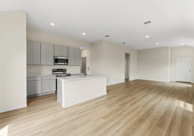 Photo 3 of Single family home for sale at 11108 Undae Ct, Lorena, TX 76655 | MLS# 21314602 | Listing updated on 2026-10-07
