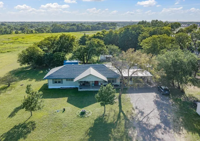 Photo 1 of Single family home for sale at 301 Ovilla Rd, Waxahachie, TX 75167 | MLS# 21314545 | Listing updated on 2026-09-24