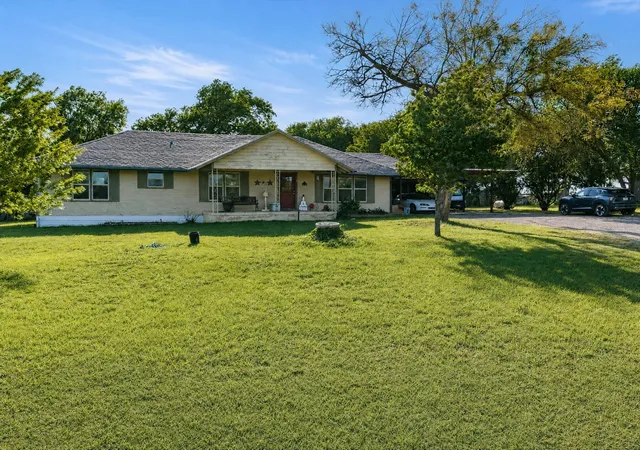 Photo 2 of Single family home for sale at 301 Ovilla Rd, Waxahachie, TX 75167 | MLS# 21314545 | Listing updated on 2026-09-24