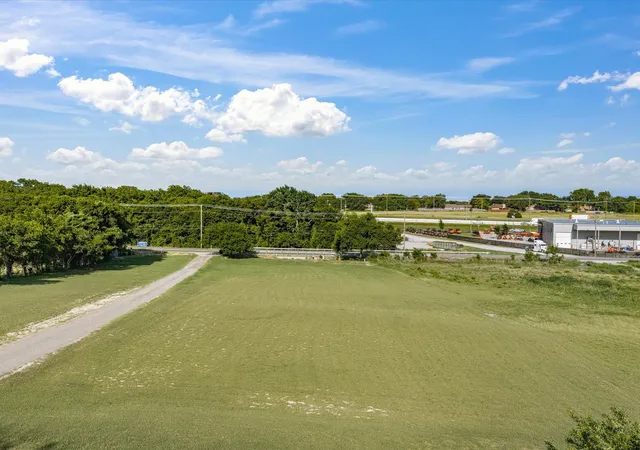 Photo 4 of Single family home for sale at 301 Ovilla Rd, Waxahachie, TX 75167 | MLS# 21314545 | Listing updated on 2026-09-24