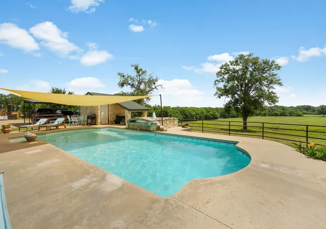 Photo 3 of House for sale at 13494 County Road 2919, Eustace, TX 75124 | MLS# 21314752 | Listing updated on 2026-09-09