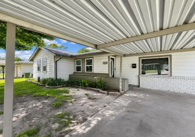 Photo 3 of Single family home for sale at 1414 N Binkley Ave, Sherman, TX 75092 | MLS# 21314918 | Listing updated on 2026-10-01