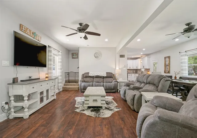 Photo 3 of Single family home for sale at 2341 Oak Leaf Trl, Cleburne, TX 76031 | MLS# 21315044 | Listing updated on 2026-09-11