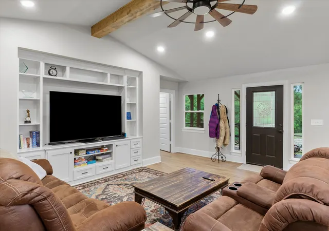 Photo 4 of Sale Pending at 10344 Fm 16 W, Lindale, TX 75771 | MLS# 21315062 | Listing updated on 2026-08-31