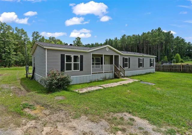 Photo 3 of Sale Pending at 310 Merrill Ln, Benton, LA 71006 | MLS# 21314971 | Listing updated on 2026-09-09