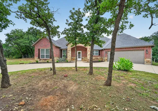 Photo 2 of Sale Pending at 6660 County Road 319, Alvarado, TX 76009 | MLS# 21313742 | Listing updated on 2026-09-11