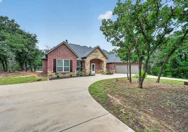 Photo 3 of Sale Pending at 6660 County Road 319, Alvarado, TX 76009 | MLS# 21313742 | Listing updated on 2026-09-11