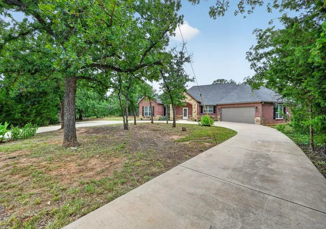 Photo 3 of Sale Pending at 6660 County Road 319, Alvarado, TX 76009 | MLS# 21313742 | Listing updated on 2026-09-11