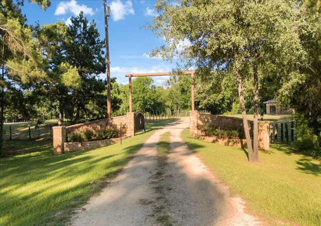 Photo 3 of Single family home for sale at 18598 Fm 1804, Lindale, TX 75771 | MLS# 21315245 | Listing updated on 2026-09-28