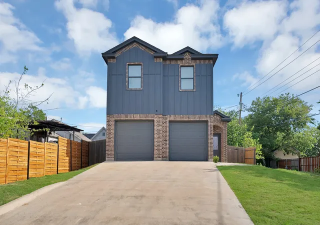 Photo 3 of Sale Pending at 1008 20th St, Fort Worth, TX 76164 | MLS# 21314823 | Listing updated on 2026-09-10
