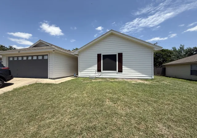 Photo 1 of Single family home for sale at 4017 Devonaire Dr, Aledo, TX 76008 | MLS# 21310046 | Listing updated on 2026-09-09