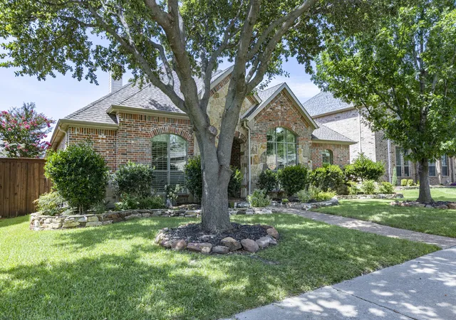 Photo 2 of Sale Pending at 5749 Noble Oak Ln, Frisco, TX 75033 | MLS# 21315593 | Listing updated on 2026-09-09