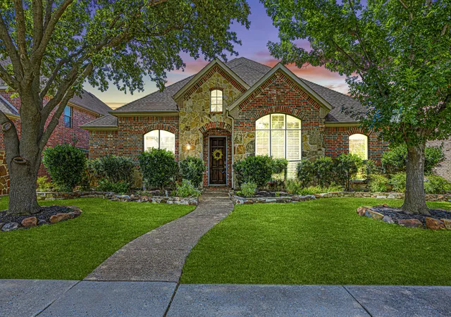 Photo 3 of Sale Pending at 5749 Noble Oak Ln, Frisco, TX 75033 | MLS# 21315593 | Listing updated on 2026-09-09