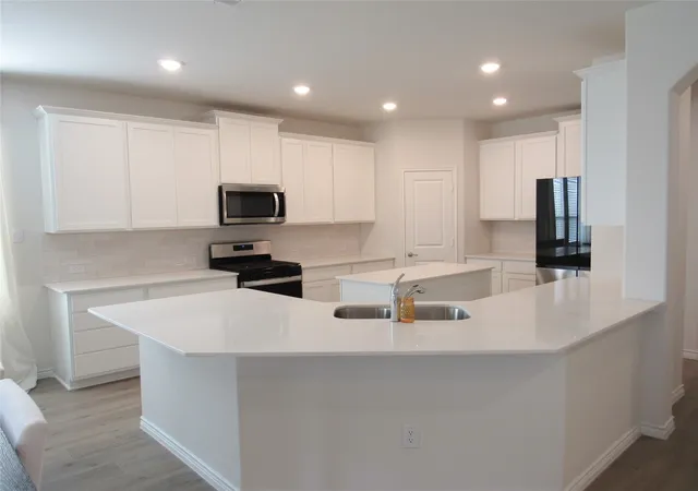 Photo 4 of Single family home for sale at 10305 Geode St, Aubrey, TX 76227 | MLS# 21313542 | Listing updated on 2026-08-01