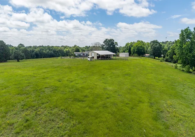 Photo 4 of House for sale at 15753 County Rd 223, Tyler, TX 75707 | MLS# 21315632 | Listing updated on 2026-09-11