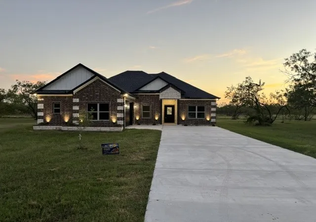 Photo 1 of Sale Pending at 556 Palmito Ranch Rd, Corsicana, TX 75110 | MLS# 21315822 | Listing updated on 2026-09-18