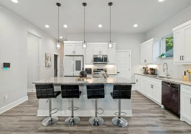 Photo 4 of Single family home for sale at 7909 Ivory Ln, Dallas, TX 75216 | MLS# 21315841 | Listing updated on 2026-09-13