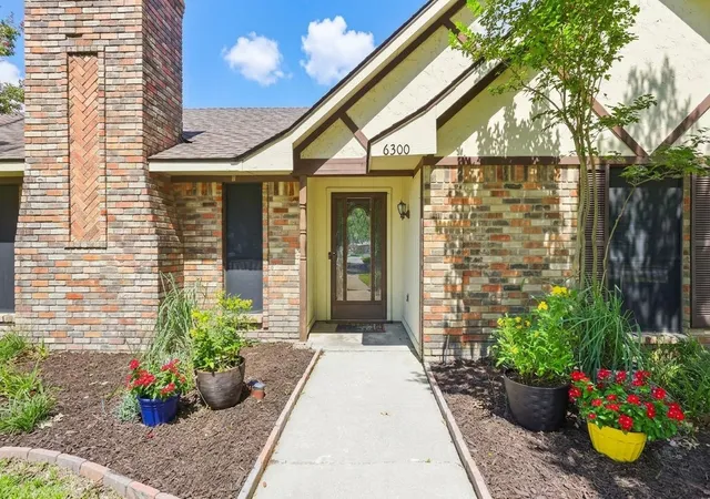 Photo 2 of Single family home for sale at 6300 Bronze Leaf Dr, Plano, TX 75023 | MLS# 21315833 | Listing updated on 2026-09-24