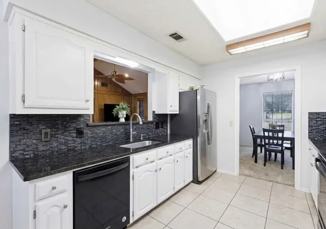 Photo 4 of Single family home for sale at 6300 Bronze Leaf Dr, Plano, TX 75023 | MLS# 21315833 | Listing updated on 2026-09-24