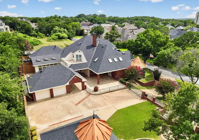 Photo 1 of Single family home for sale at 5811 Scenic Bay Ct, Arlington, TX 76013 | MLS# 21278022 | Listing updated on 2026-09-14