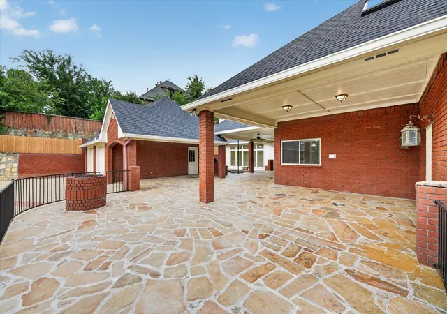 Photo 2 of Single family home for sale at 5811 Scenic Bay Ct, Arlington, TX 76013 | MLS# 21278022 | Listing updated on 2026-09-14
