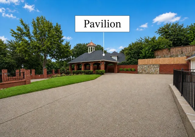 Photo 4 of Single family home for sale at 5811 Scenic Bay Ct, Arlington, TX 76013 | MLS# 21278022 | Listing updated on 2026-09-14