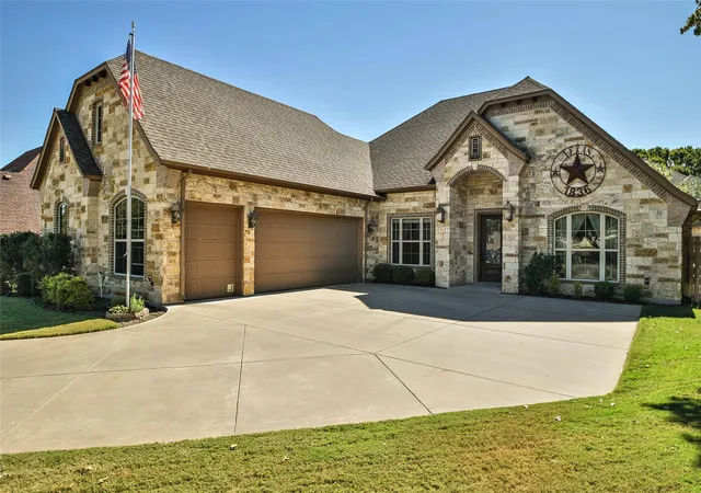 Photo 1 of Single family home for sale at 9707 Trinity Ct, Granbury, TX 76049 | MLS# 21315095 | Listing updated on 2026-09-15