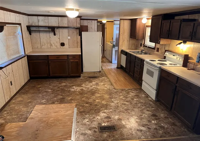 Photo 3 of Manufactured home for sale at 408 Private Road 7702, Emory, TX 75440 | MLS# 21315676 | Listing updated on 2026-09-13