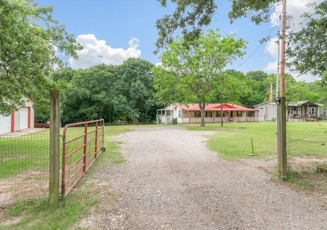 Photo 3 of Manufactured home for sale at 9556 County Road 2400, Quinlan, TX 75474 | MLS# 21315744 | Listing updated on 2026-09-08