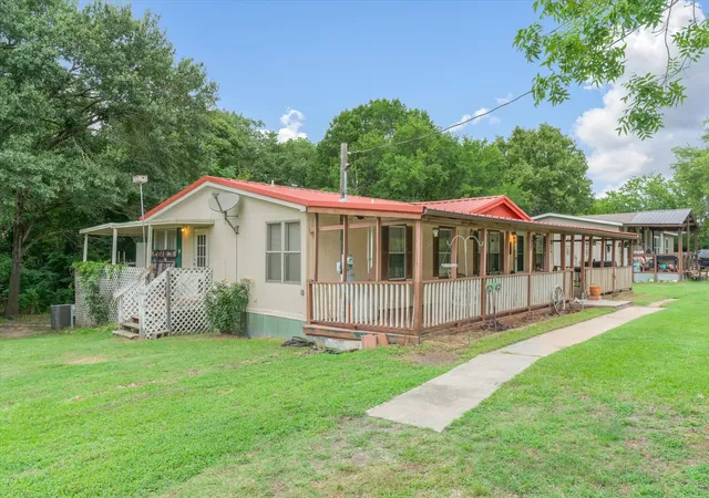 Photo 4 of Manufactured home for sale at 9556 County Road 2400, Quinlan, TX 75474 | MLS# 21315744 | Listing updated on 2026-10-05