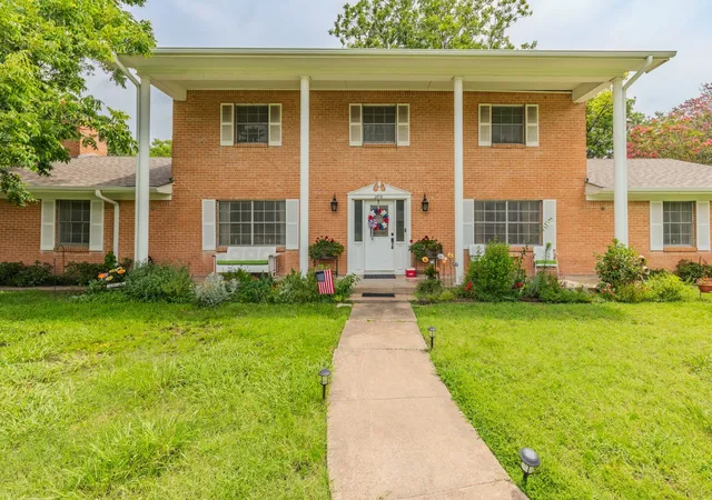 Photo 1 of Sale Pending at 2810 Tanglewood Dr, Commerce, TX 75428 | MLS# 21315446 | Listing updated on 2026-09-14