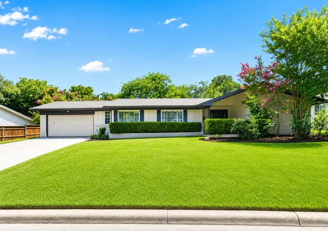 Photo 1 of Single family home for sale at 4348 Selkirk Dr W, Fort Worth, TX 76109 | MLS# 21316266 | Listing updated on 2026-09-14