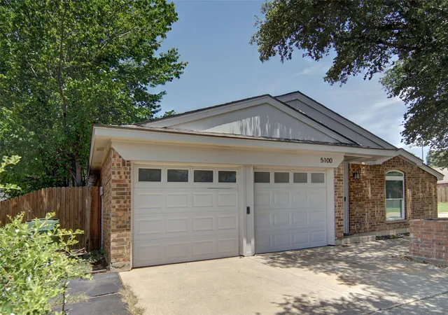Photo 2 of Single family home for sale at 5100 Hawkins Cemetery Rd, Arlington, TX 76017 | MLS# 21315910 | Listing updated on 2026-09-13